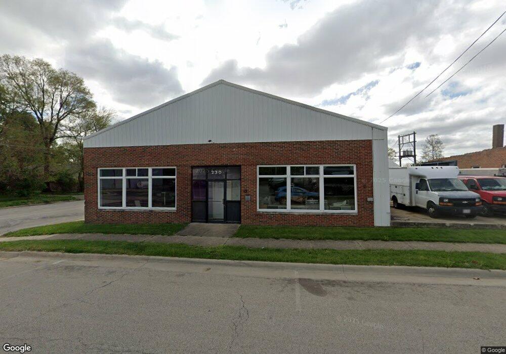 230 N Chicago St, Lincoln, IL 62656 - photo 1