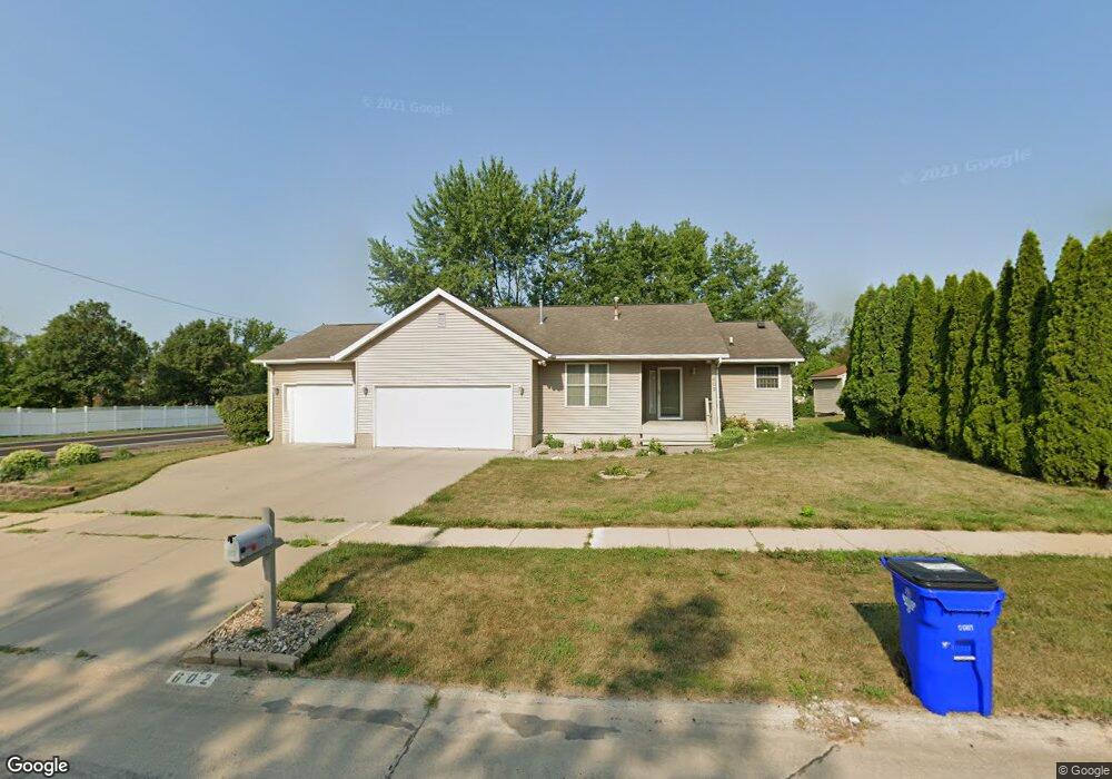 602 Bartlet Ct NW, Cedar Rapids, IA 52405 - photo 1