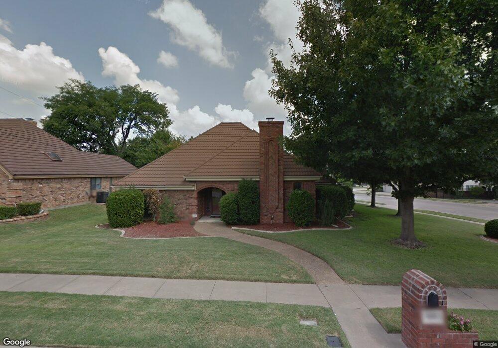 600 Oakview Dr, Hurst, TX 76054 - photo 1