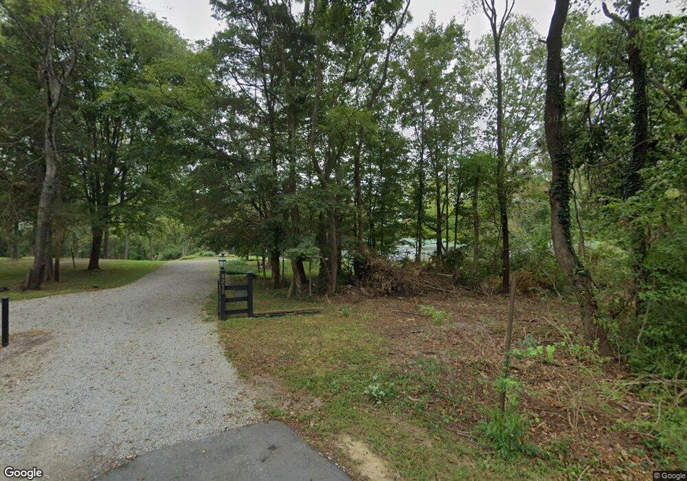 9215 Fern Bluff Ln, Louisville, KY 40229 - photo 1