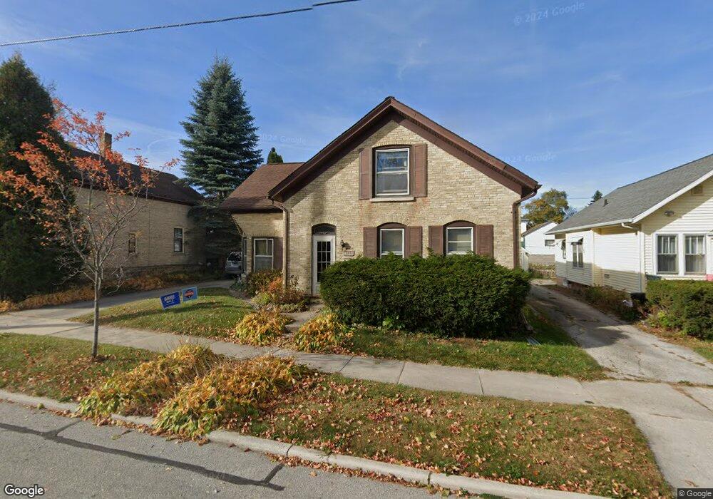 1004 N 8th St, Manitowoc, WI 54220 - photo 1