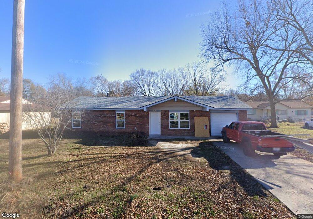 915 N Kern Ave, Okmulgee, OK 74447 - photo 1