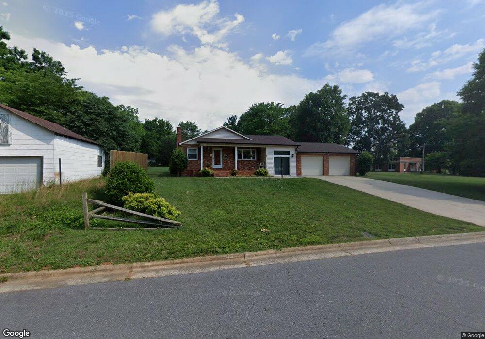 1005 Forest Park Dr, Statesville, NC 28677 - photo 1