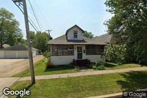 908 3rd St, Henry, IL 61537