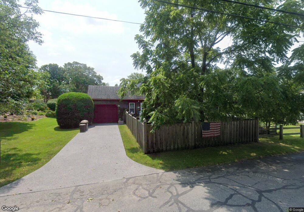 639 Elm St, South Dartmouth, MA 02748 - photo 1