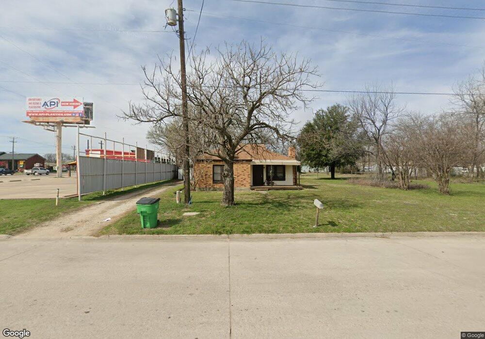 1607 N Weaver St, Gainesville, TX 76240 - photo 1