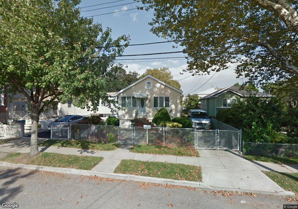 139 Bionia Ave unit 2nd Floor, Staten Island, NY 10305 - photo 1