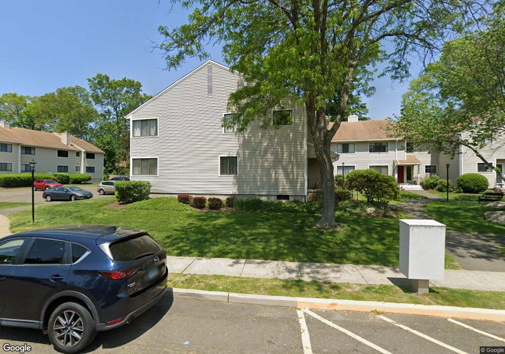 60 Lance Cir unit 60, Bridgeport, CT 06606 - photo 1