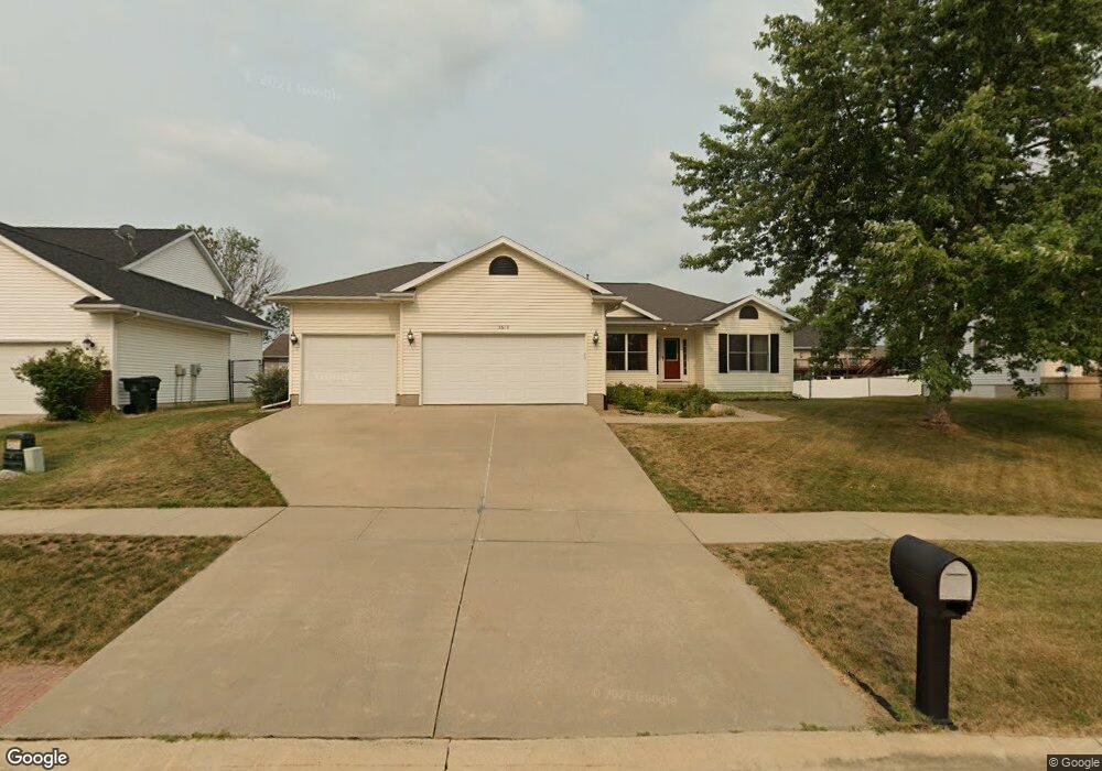 3610 Raccoon Ridge Rd SW, Cedar Rapids, IA 52404 - photo 1
