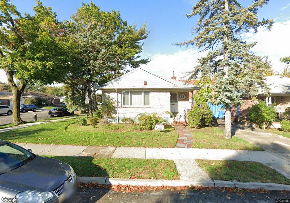 6944 172nd St, Fresh Meadows, NY 11365 - photo 1