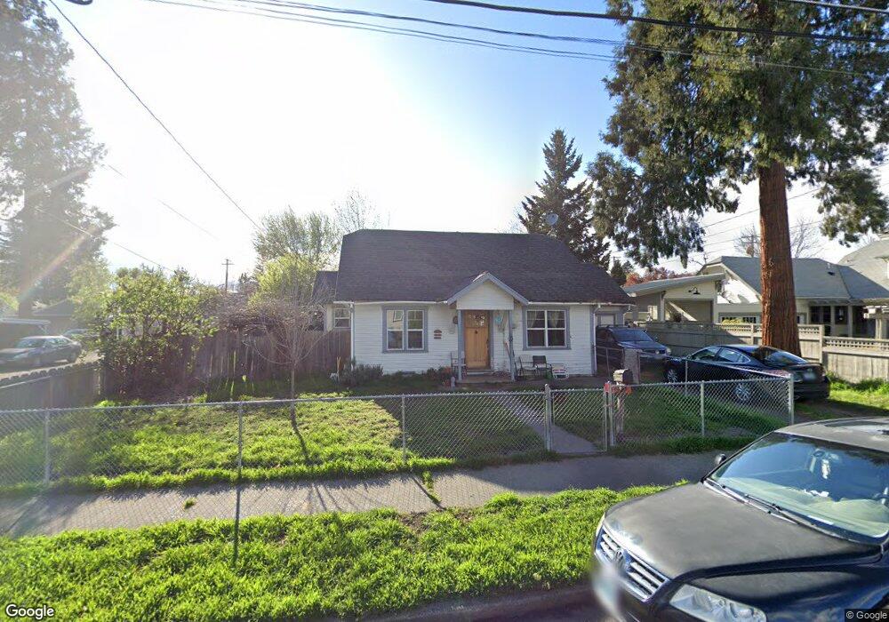 458 NE Flint St, Grants Pass, OR 97526 - photo 1