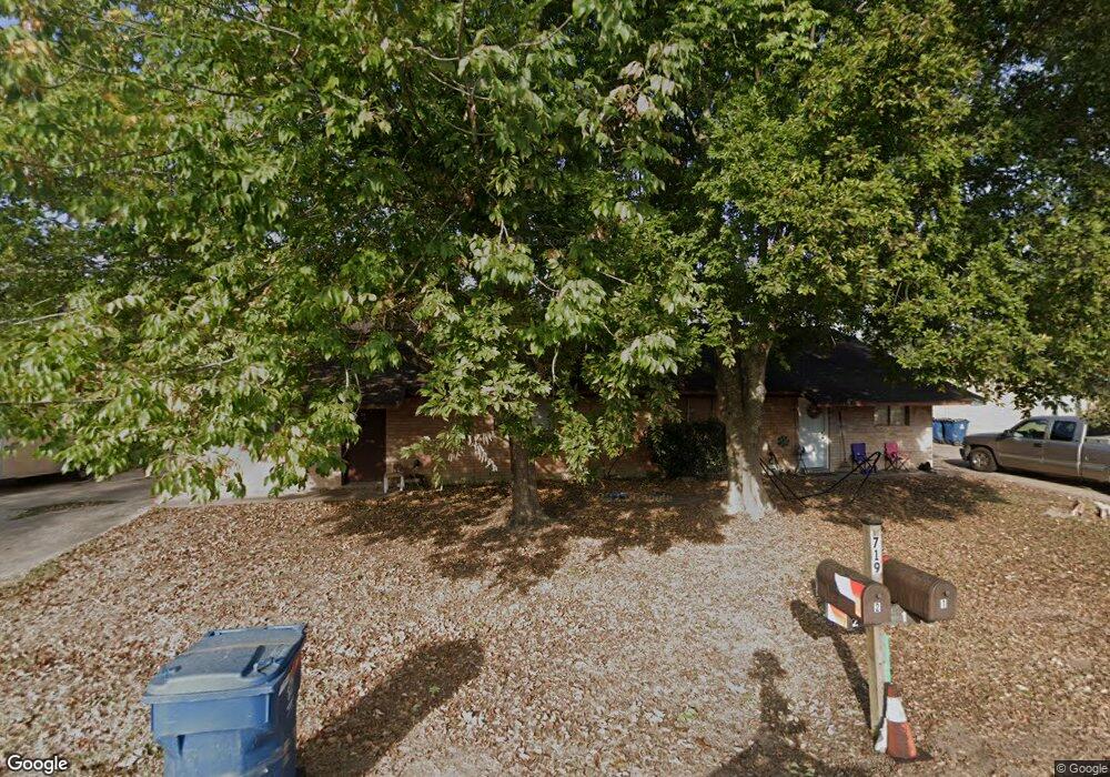 719 Willow St, Waller, TX 77484 - photo 1