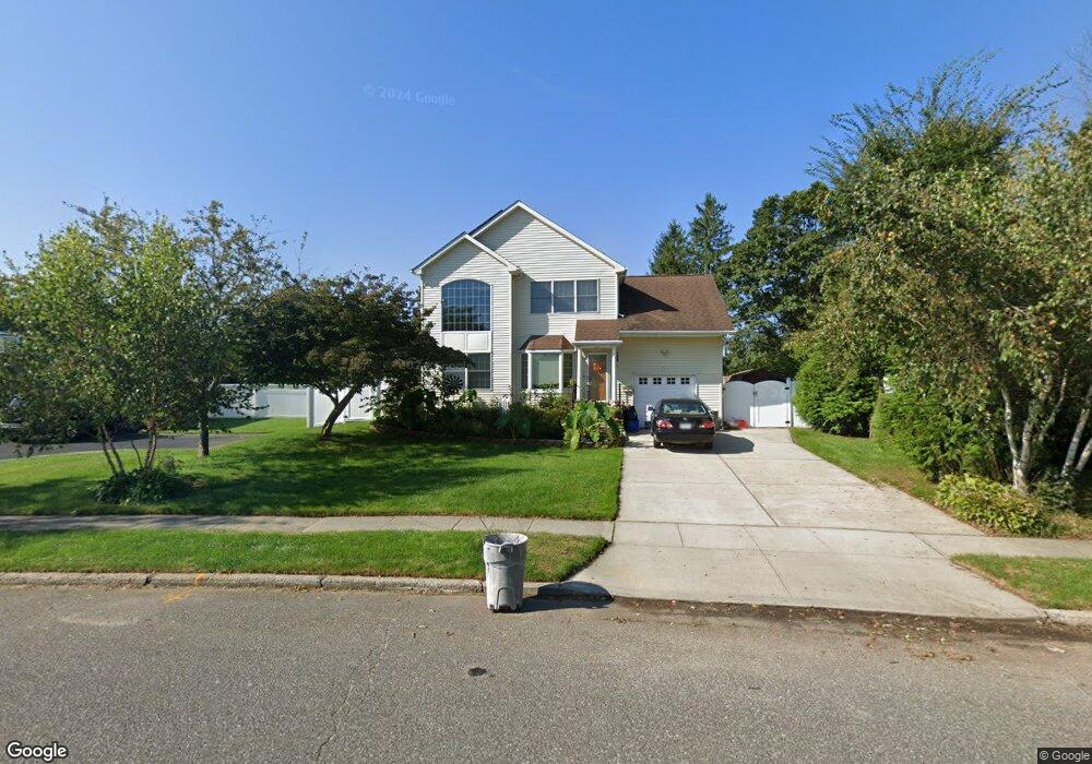 51 Hayrick Ln, ComMacK, NY 11725 - photo 1