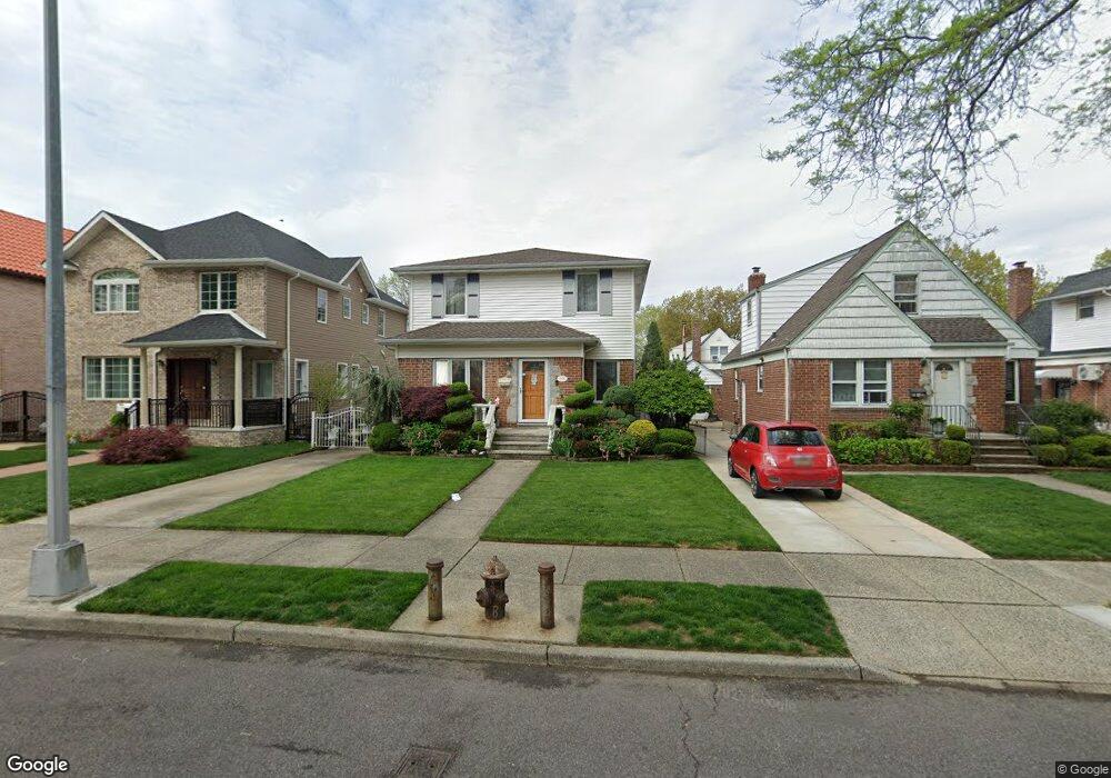 7826 268th St, Glen Oaks, NY 11004 - photo 1