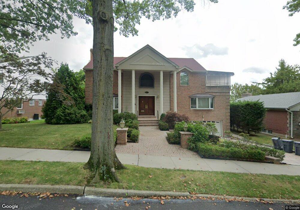 18615 Troon Rd, Jamaica, NY 11432 - photo 1