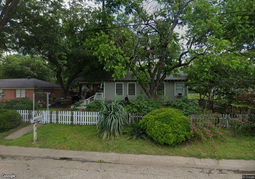 534 W Wilson St, Cleburne, TX 76033 - photo 1