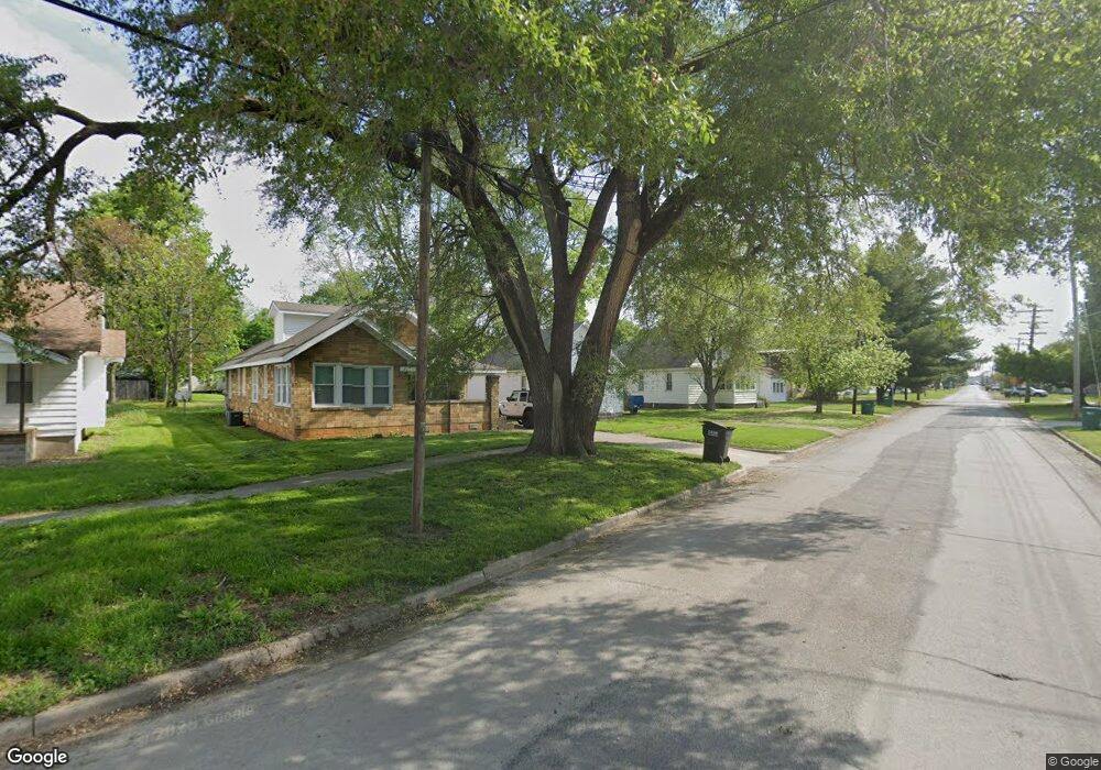 2712 Cedar Ave, Mattoon, IL 61938 - photo 1