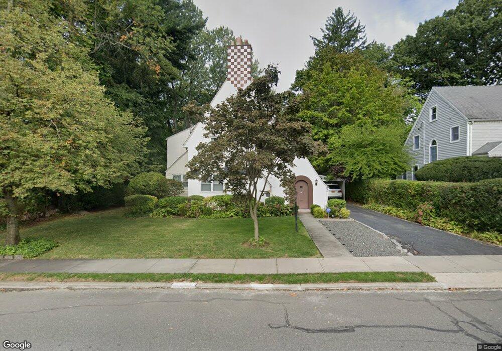 9 Darley Rd, Great Neck, NY 11021 - photo 1