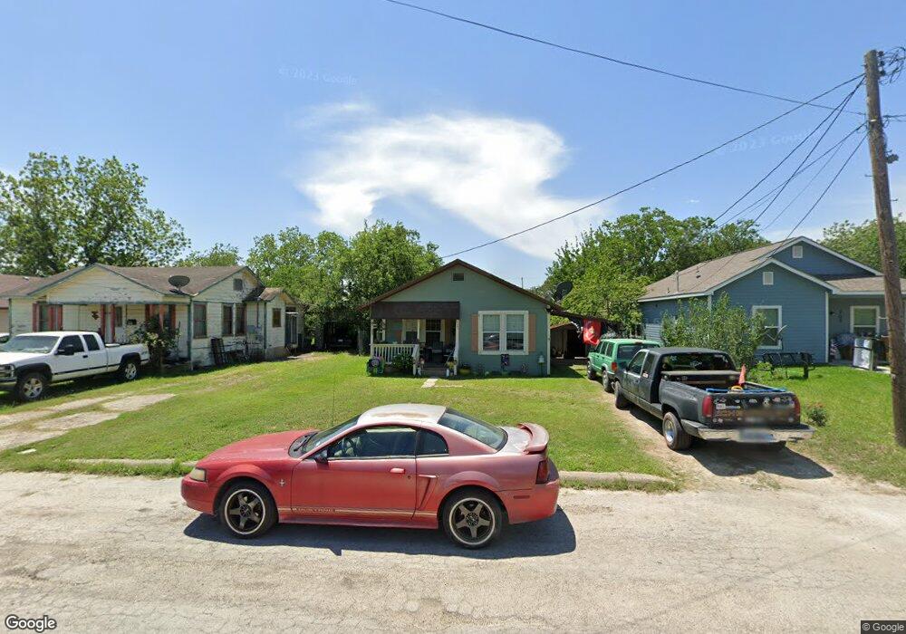 705 N Filmore St, Beeville, TX 78102 - photo 1