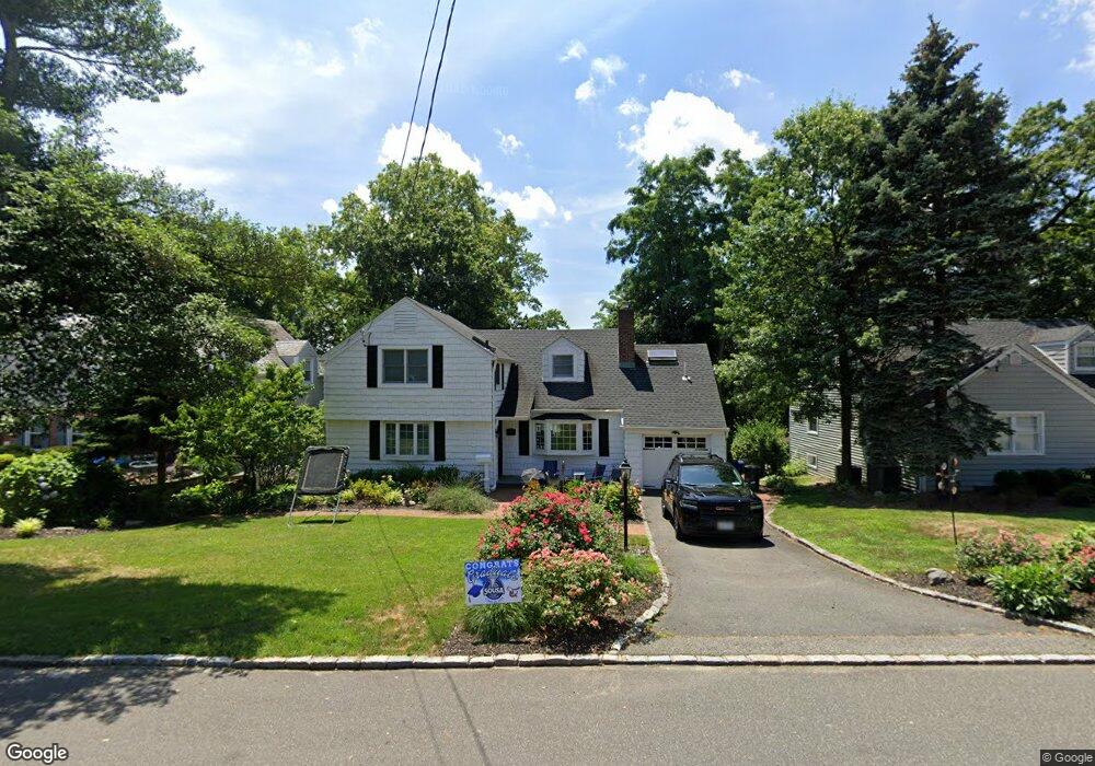 11 Briarcliff Dr, Port Washington, NY 11050 - photo 1