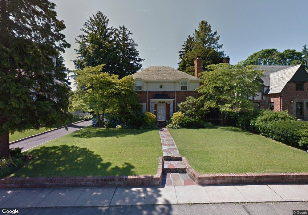 54 Bourndale Rd N, Manhasset, NY 11030 - photo 1