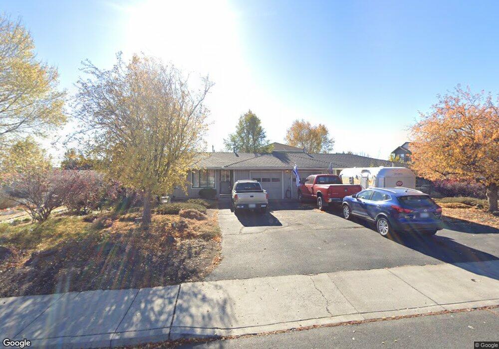 1582 SW Reindeer Ave, Redmond, OR 97756 - photo 1