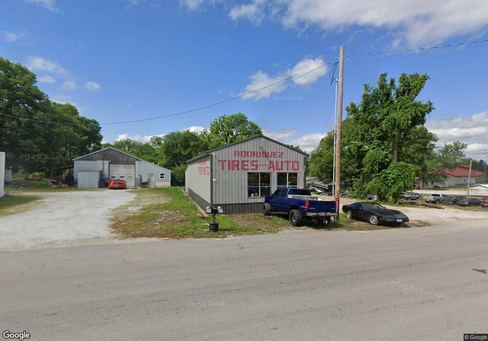 1707 Oak St, Carthage, MO 64836 - photo 1