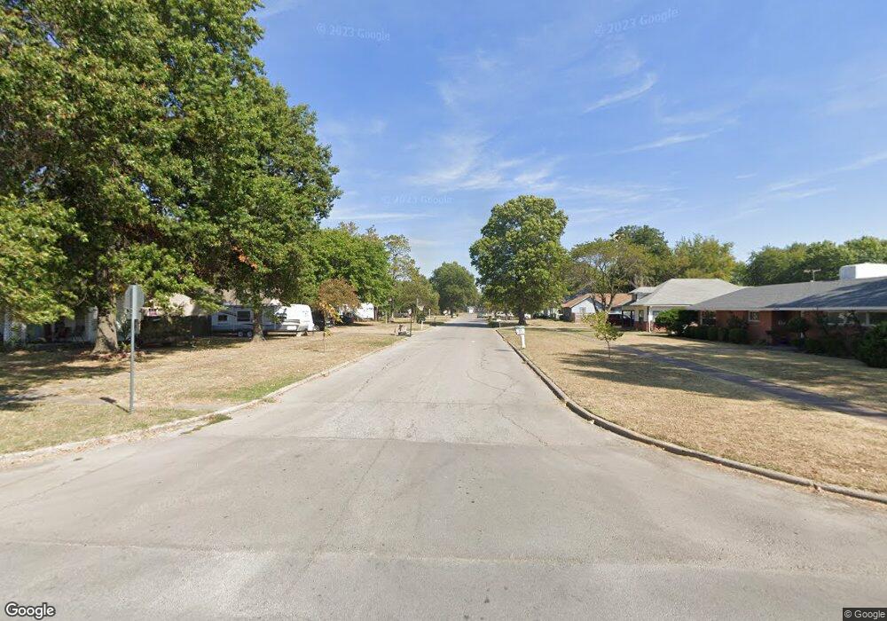 601 NE 1st St, Pryor, OK 74361 - photo 1