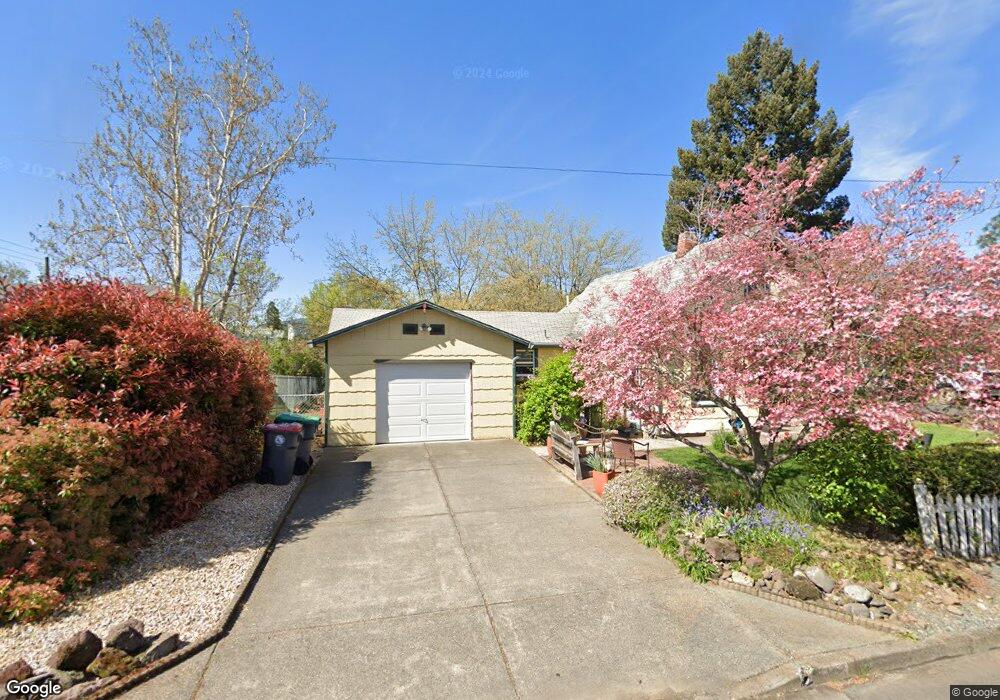 463 N 6th St, Central Point, OR 97502 - photo 1