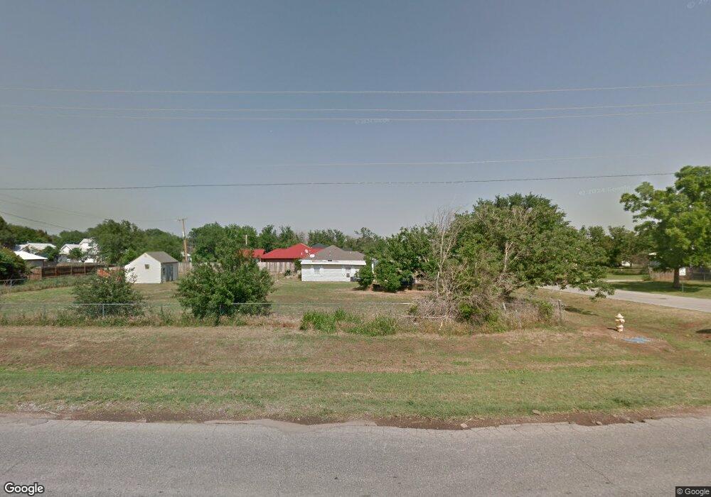 512 W E Ave, Cache, OK 73527 - photo 1
