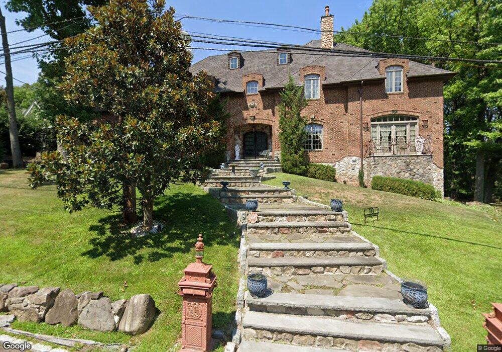 10 Highpoint Rd, Staten Island, NY 10304 - photo 1