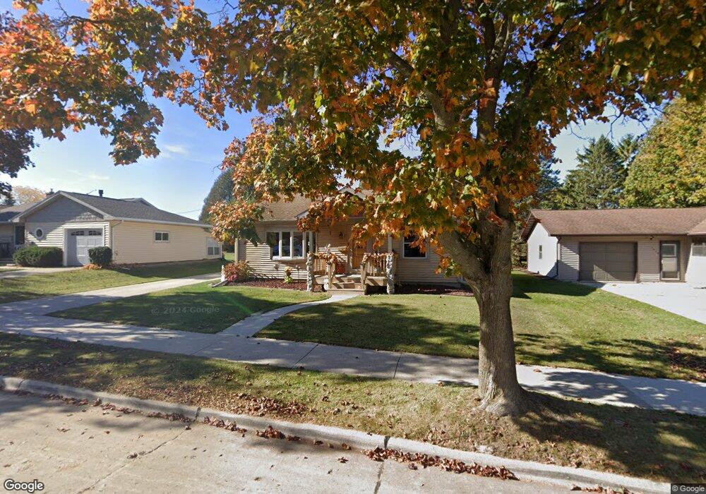 1412 N 3rd St, Manitowoc, WI 54220 - photo 1