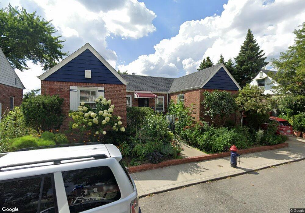 4212 Auburndale Ln, Flushing, NY 11358 - photo 1