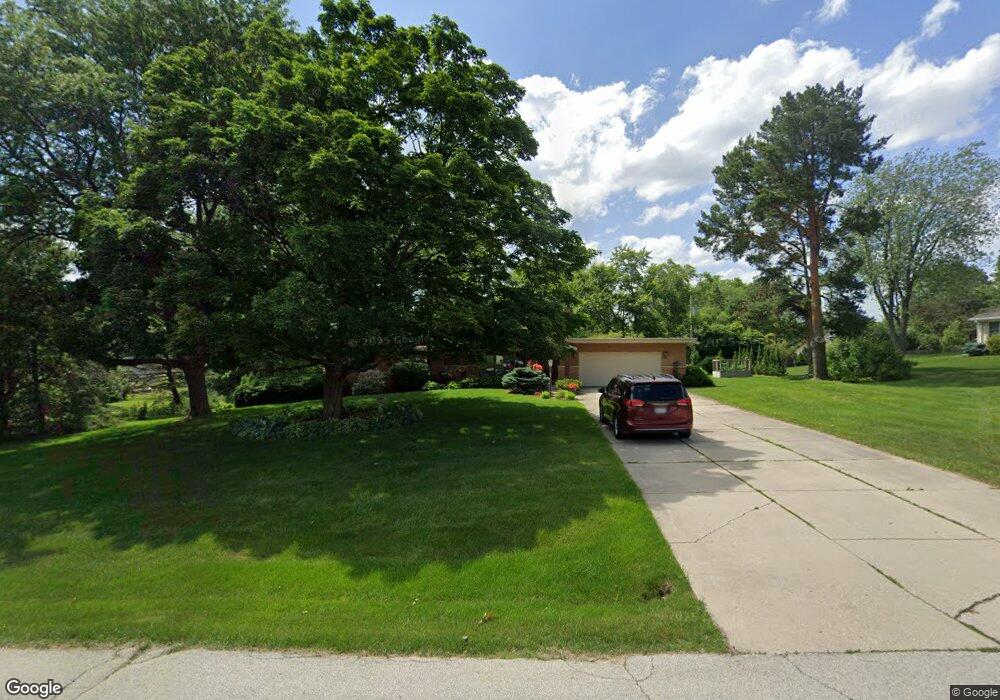 2055 Cloverhill Rd, Elm Grove, WI 53122 - photo 1