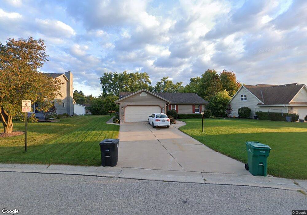 N77W16104 Overlook Dr, Menomonee Falls, WI 53051 - photo 1