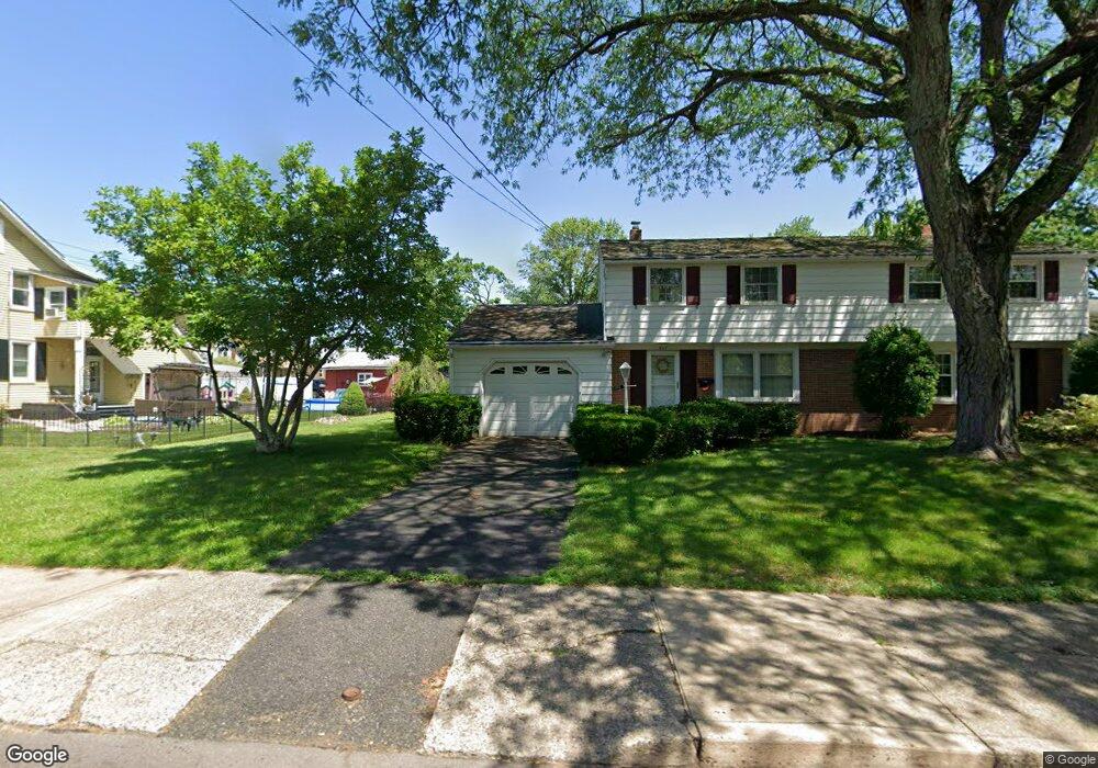 817 W Mill St, Quakertown, PA 18951 - photo 1