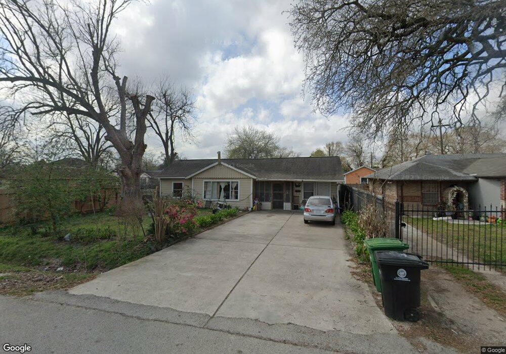 9301 Una St, Houston, TX 77022 - photo 1