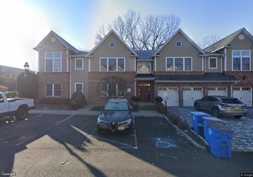 4 Hemlock Ln, Tenafly, NJ 07670 - photo 1