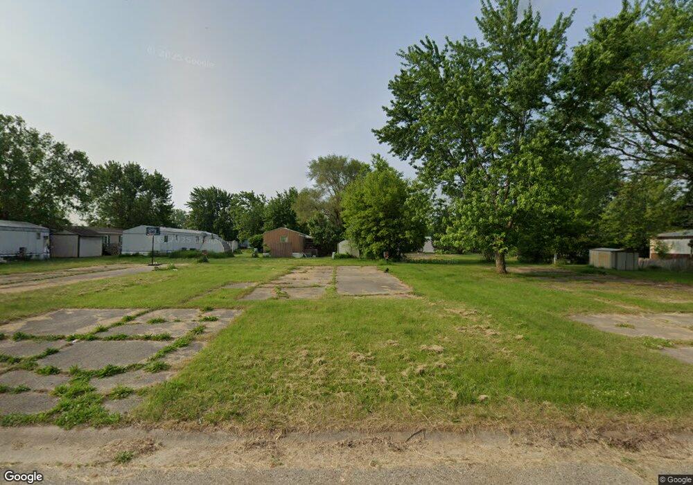 5016 N Naomikong Dr, Flint, MI 48506 - photo 1