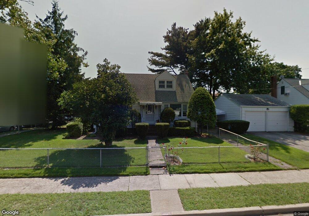 665 Eileen St, Franklin Square, NY 11010 - photo 1