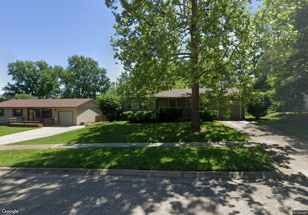 3321 SW 30th St, Topeka, KS 66614 - photo 1
