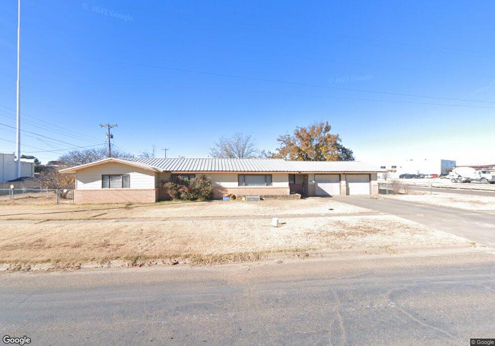 611 Canyon St, Plainview, TX 79072 - photo 1