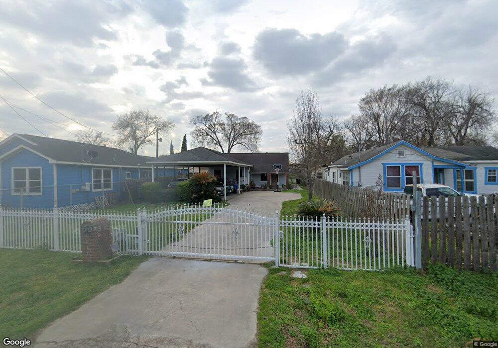 6909 Roswell St, Houston, TX 77022 - photo 1