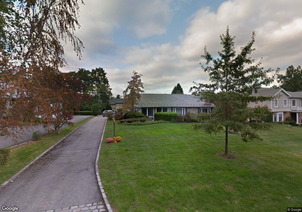 9 Westgate Blvd, Manhasset, NY 11030 - photo 1