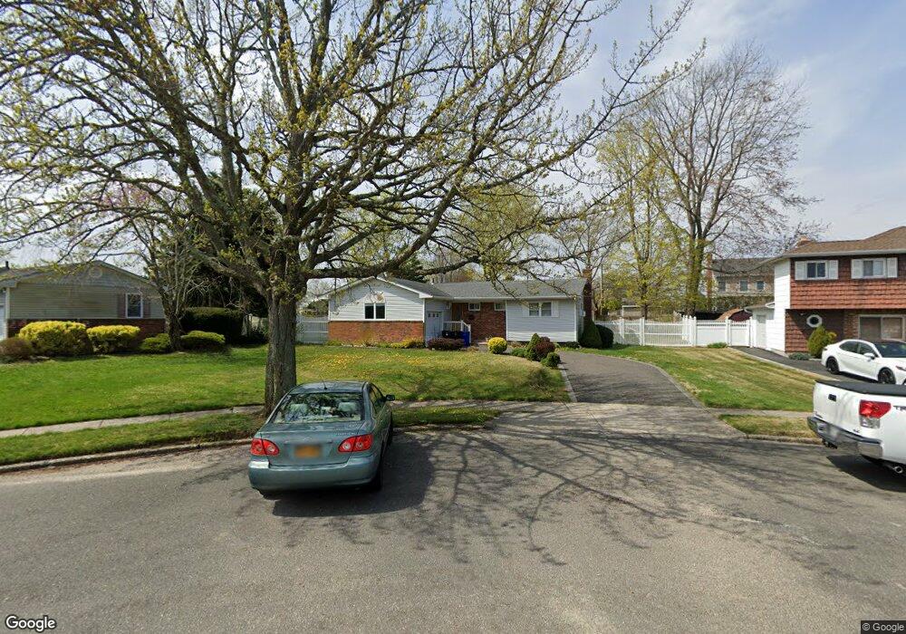 6 Golden Ridge Ct, ComMacK, NY 11725 - photo 1