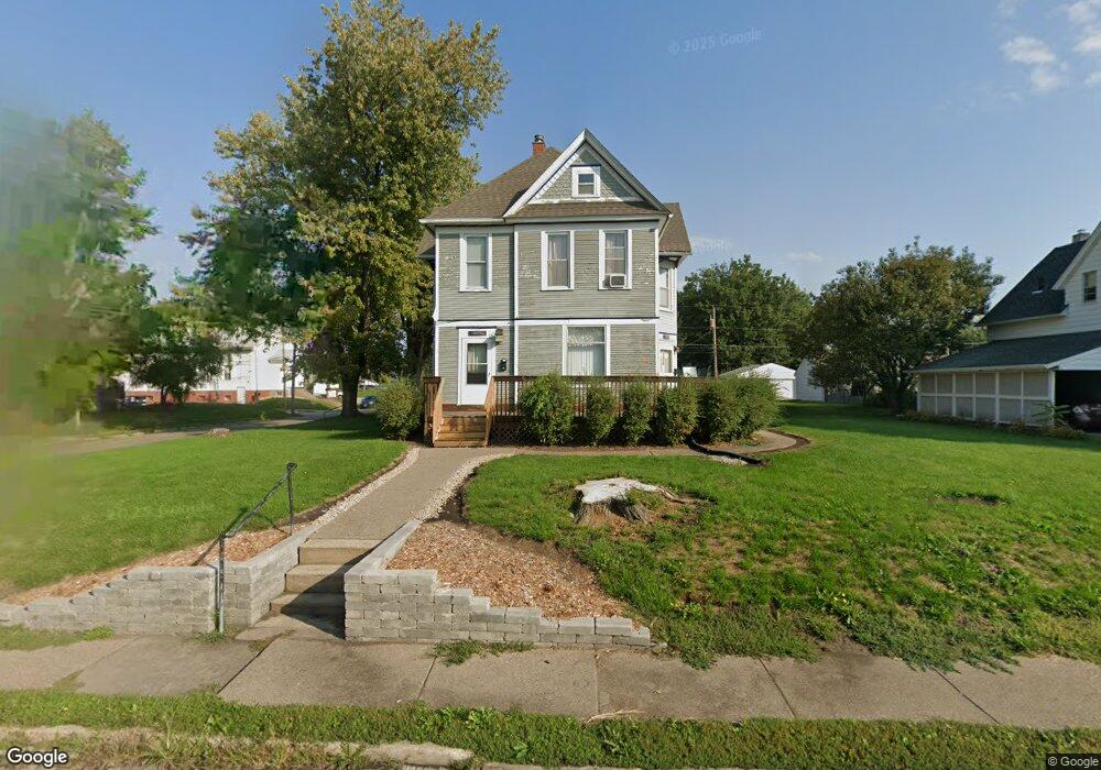 1352 W 15th St, Davenport, IL 52804 - photo 1