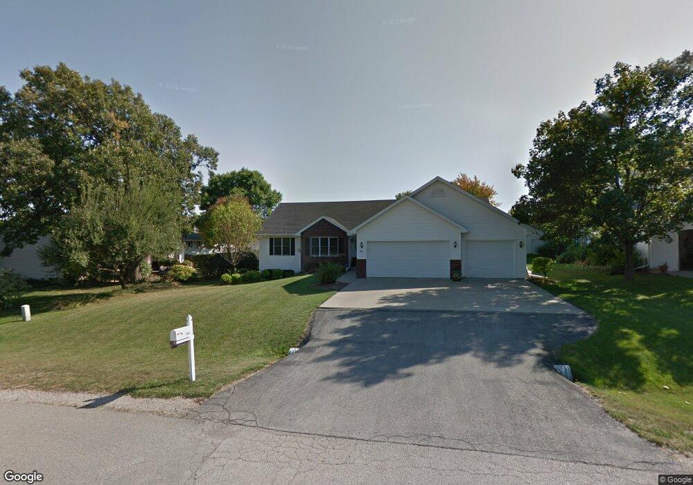 W2801 Oakridge Dr, Appleton, WI 54915 - photo 1