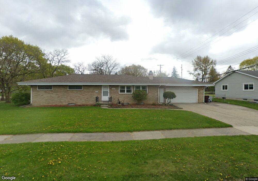 3231 Pickwick Place, Lansing, MI 48917 - photo 1