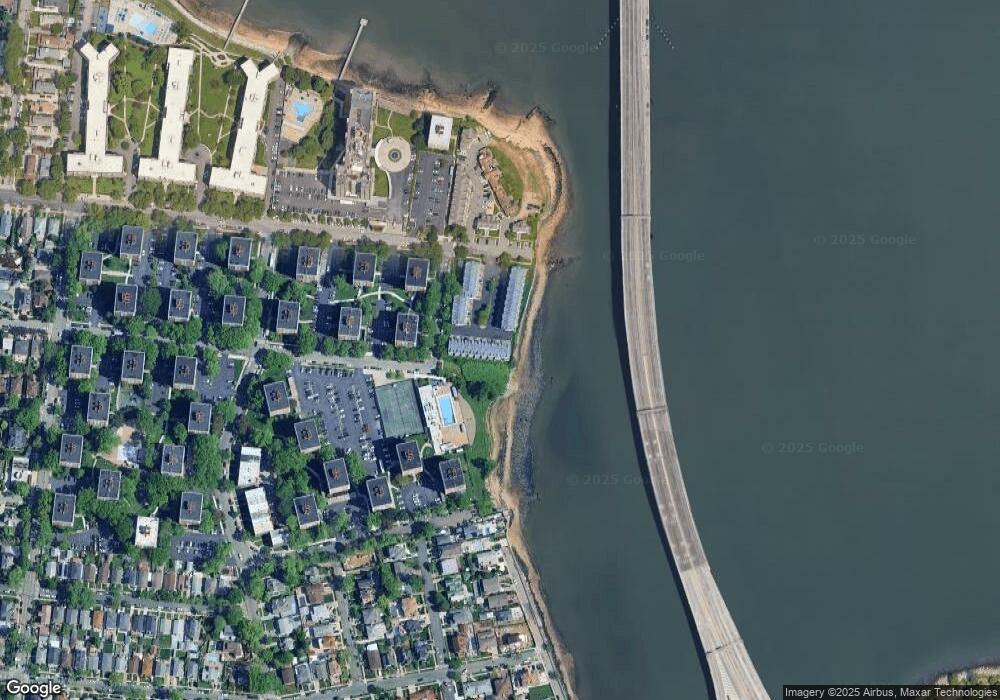 16834 Powells Cove Blvd unit 15, Whitestone, NY 11357 - photo 1