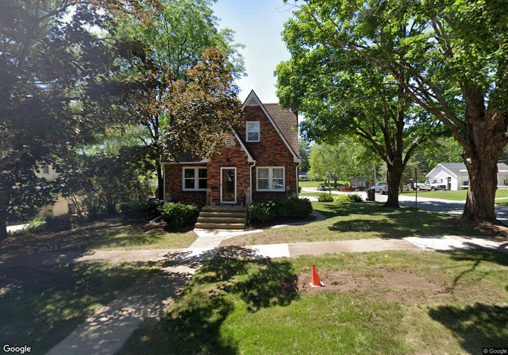 922 W 10th St, Cedar Falls, IA 50613 - photo 1